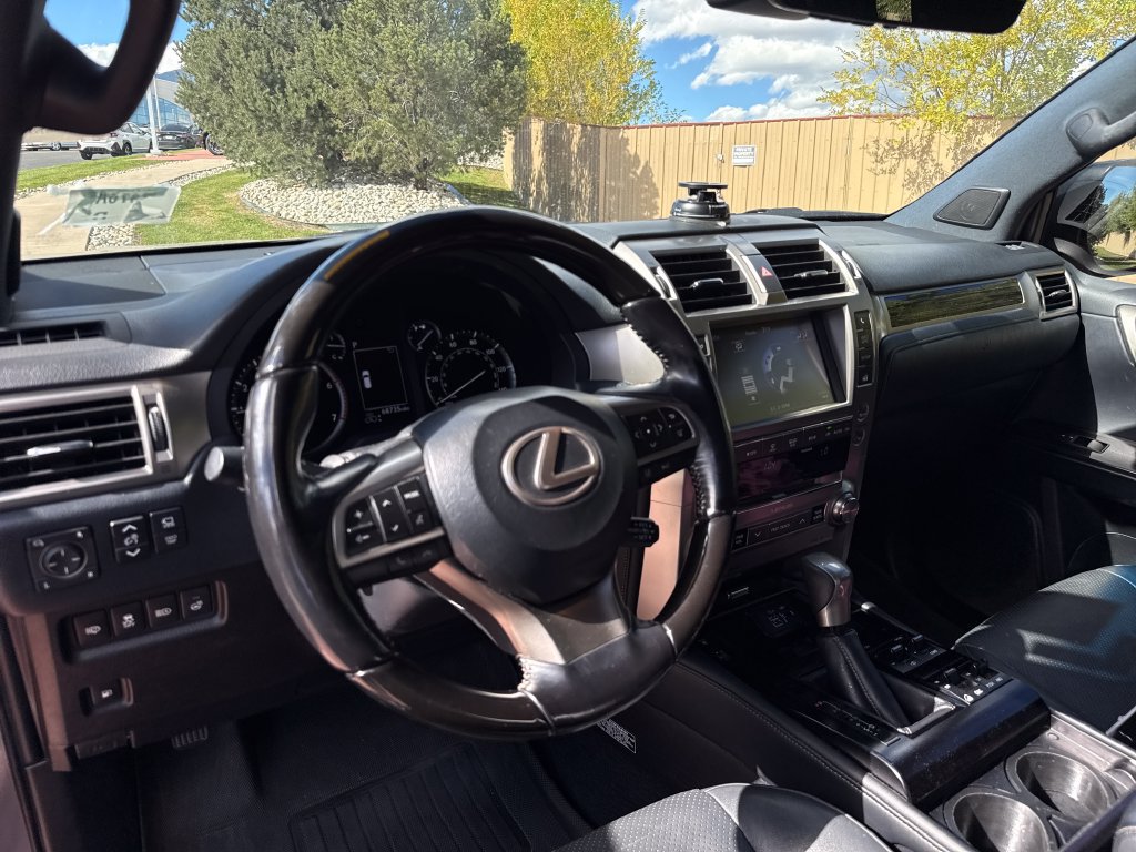 Used 2021 Lexus GX 460 Luxury w/ Sport Design Package AWD/4WD image 13
