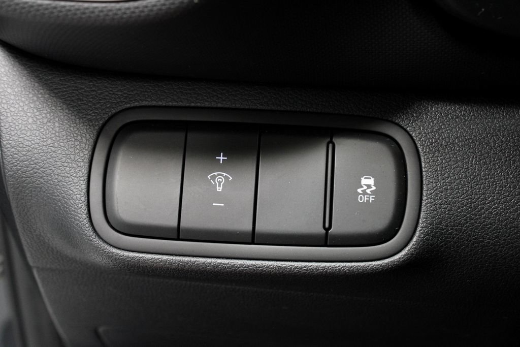 Certified 2024 Hyundai Venue SEL FWD image 27