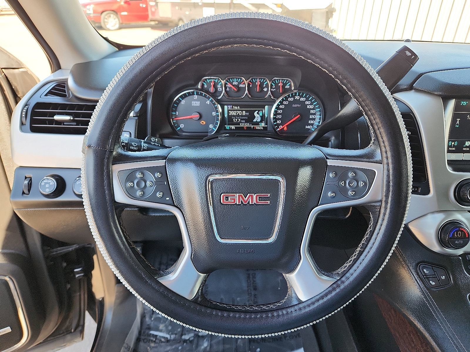 Used 2019 GMC Yukon SLT image 17