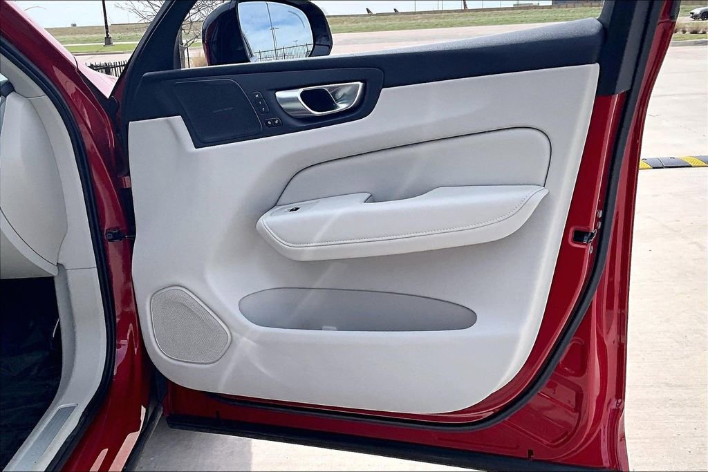 Used 2024 Volvo XC60 B5 Ultimate image 22