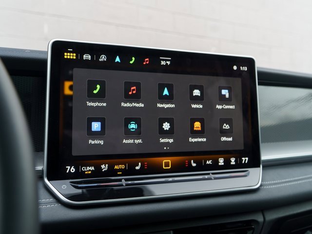 Used 2025 Volkswagen Tiguan SE w/ Panoramic Sunroof Package image 25