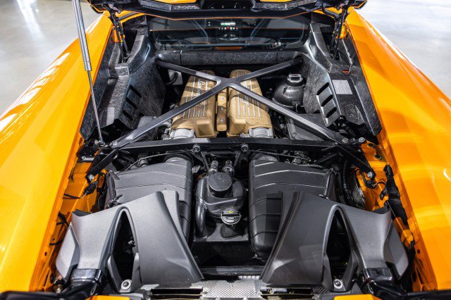 Used 2018 Lamborghini Huracan Performante AWD/4WD image 38