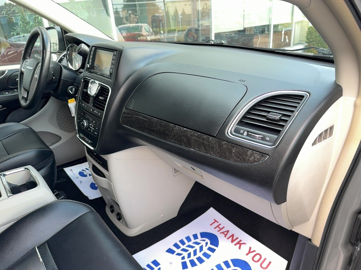 Used 2014 Chrysler Town & Country Touring-L w/ Driver Convenience Group FWD image 22