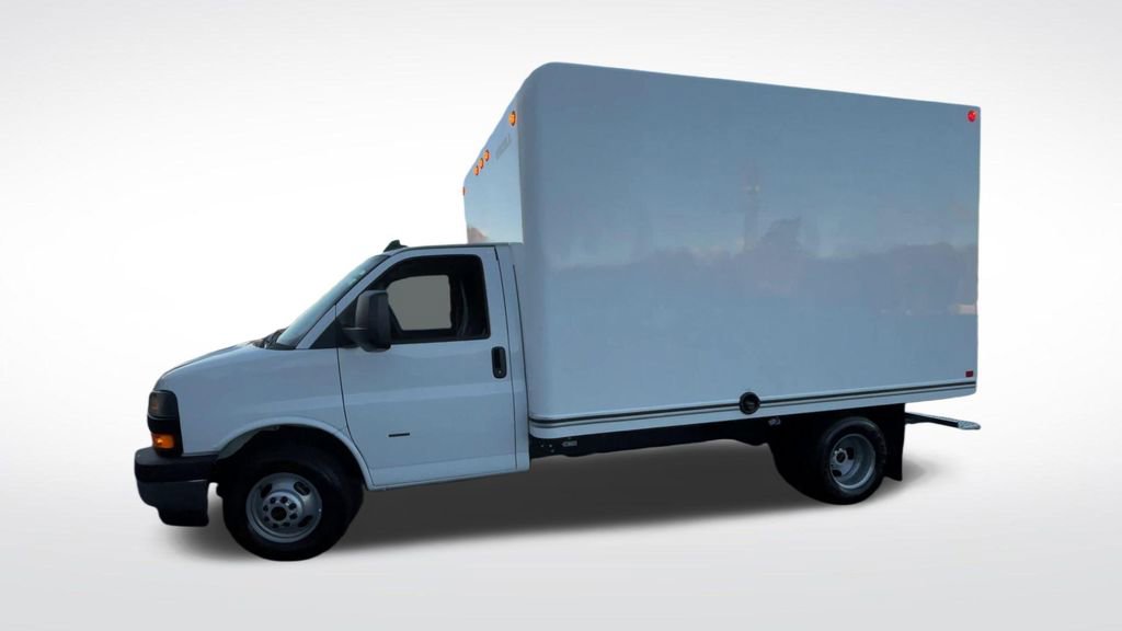 New 2025 GMC Savana 3500 w/ Power Convenience Package RWD image 8