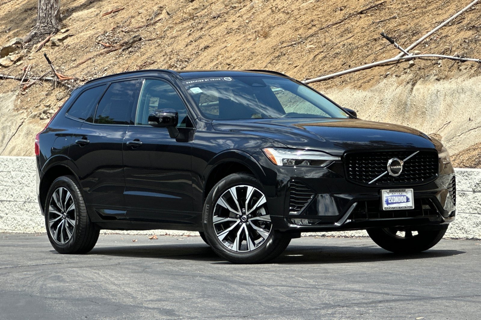 Certified 2025 Volvo XC60 B5 Core AWD/4WD image 2