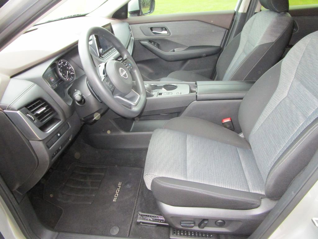 Used 2023 Nissan Rogue SV image 17