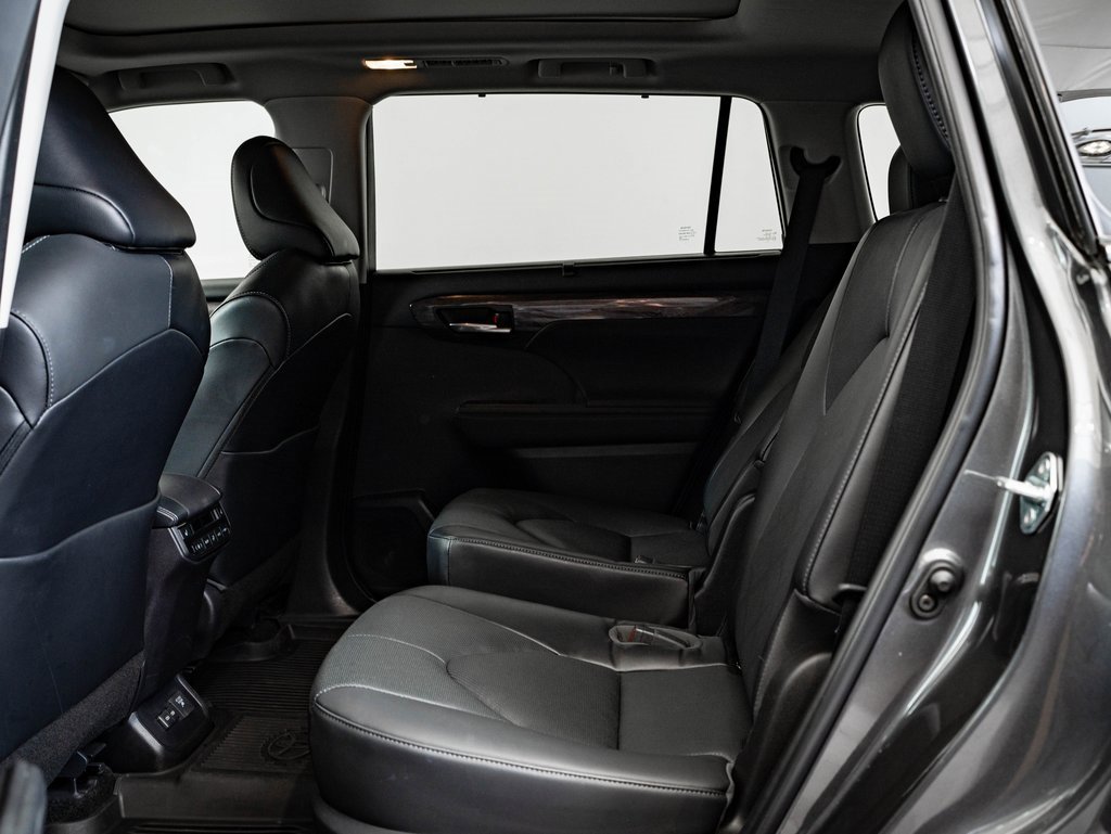Used 2023 Toyota Highlander Platinum image 46