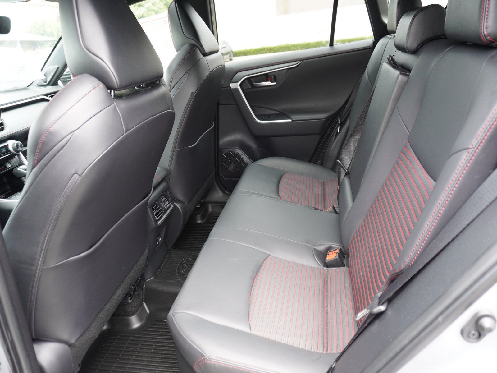 Used 2024 Toyota RAV4 XSE w/ Weather Package AWD/4WD image 17
