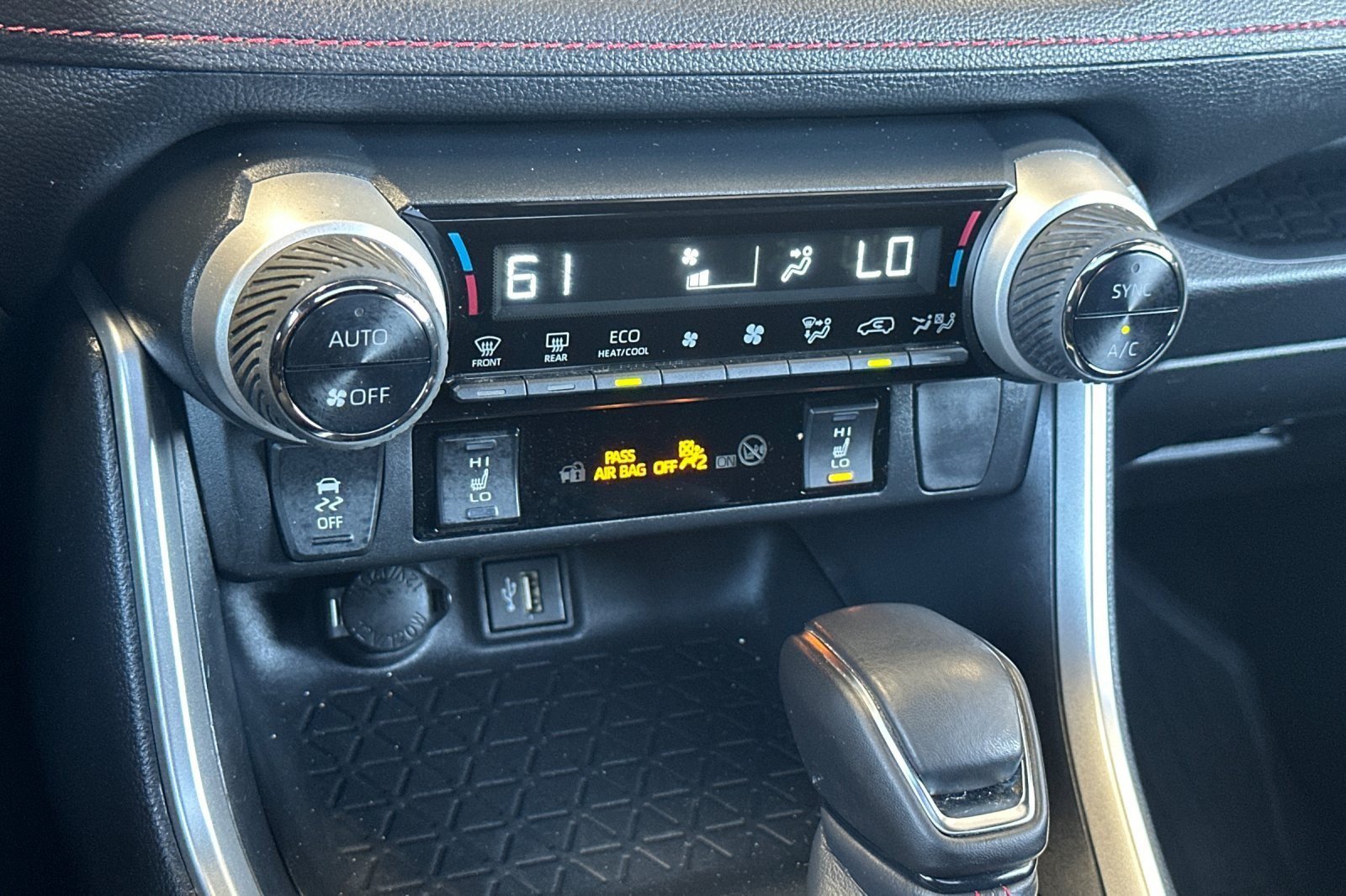 Used 2024 Toyota RAV4 SE w/ Weather & Moonroof Package AWD/4WD image 19