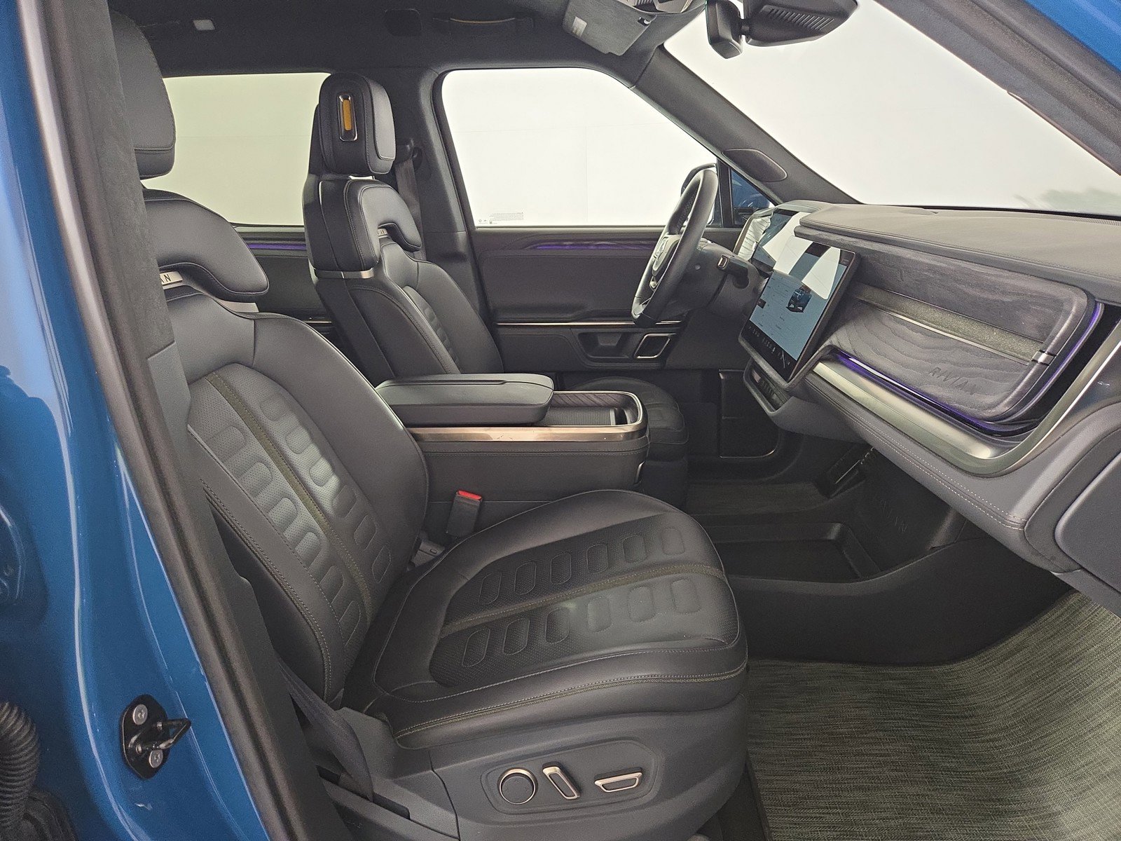 Used 2022 Rivian R1T Adventure image 23