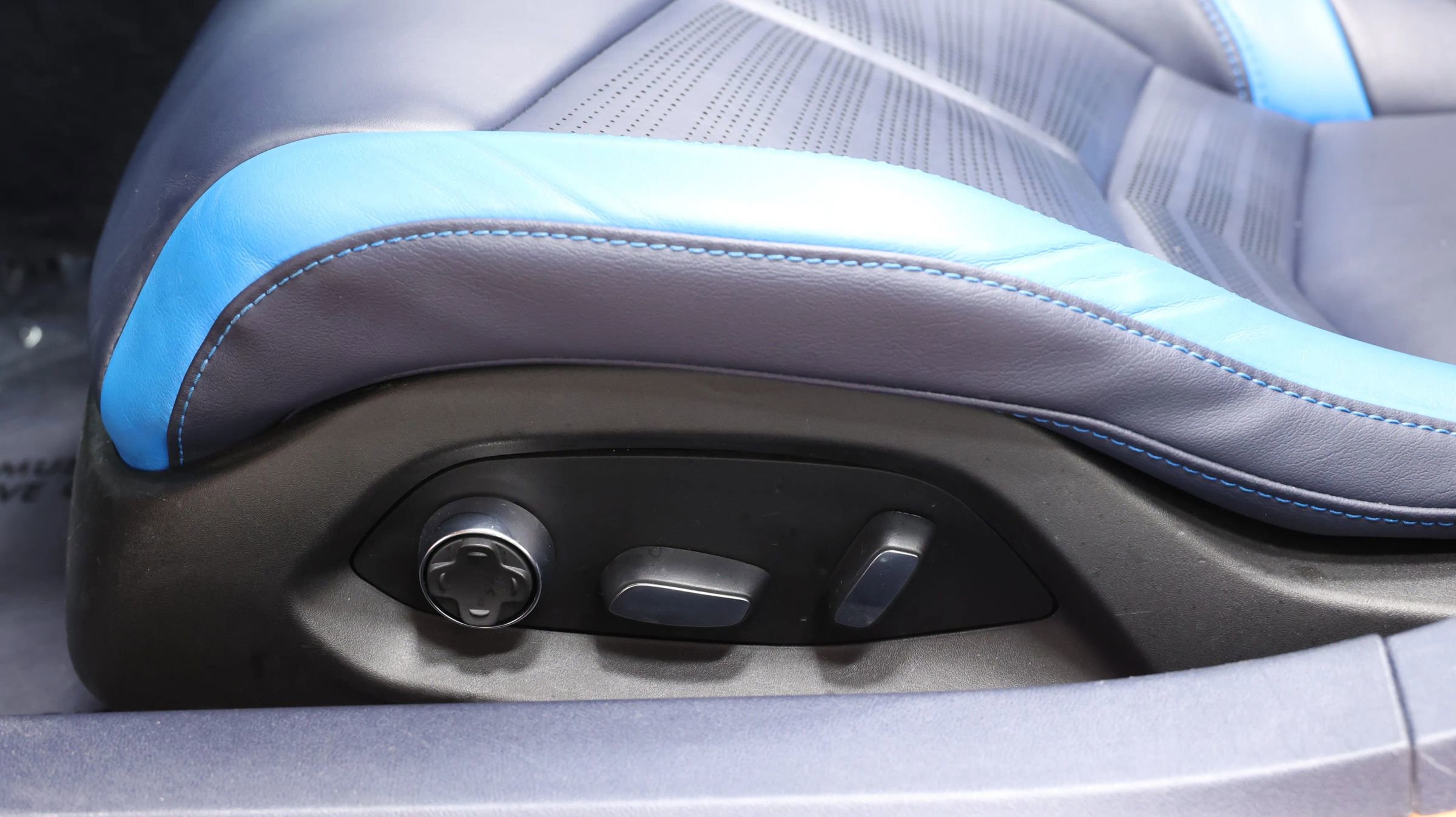 Used 2022 Chevrolet Corvette Stingray Premium Conv w/ Z51 Performance Package image 14