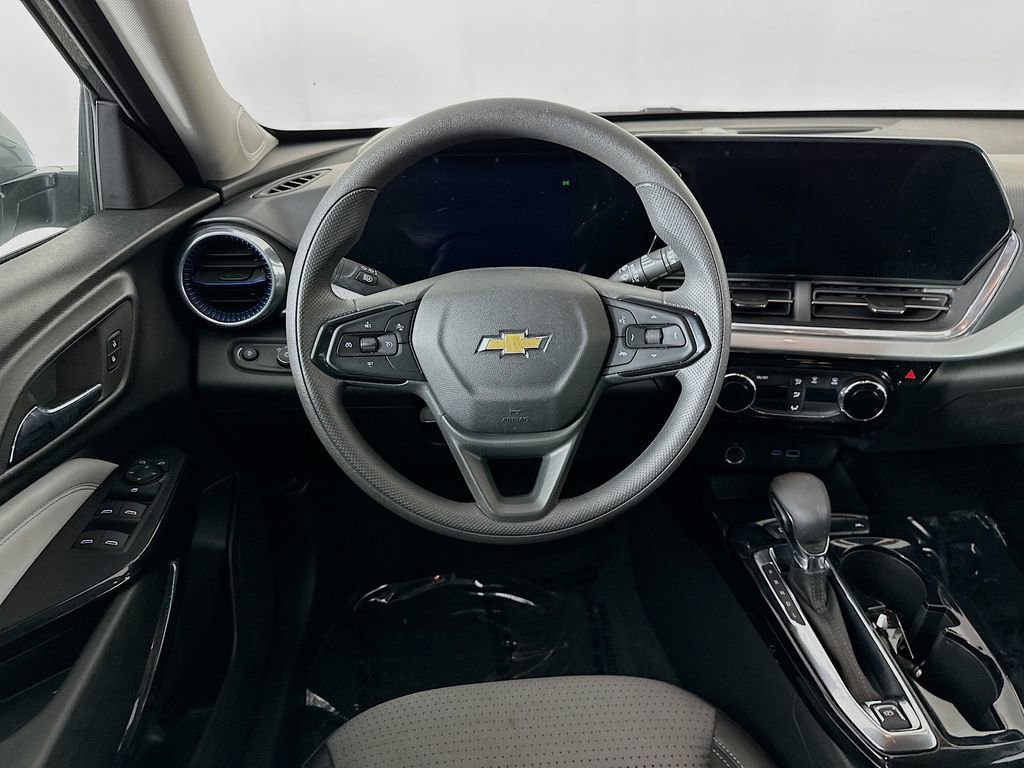 Used 2025 Chevrolet Trax LT image 27
