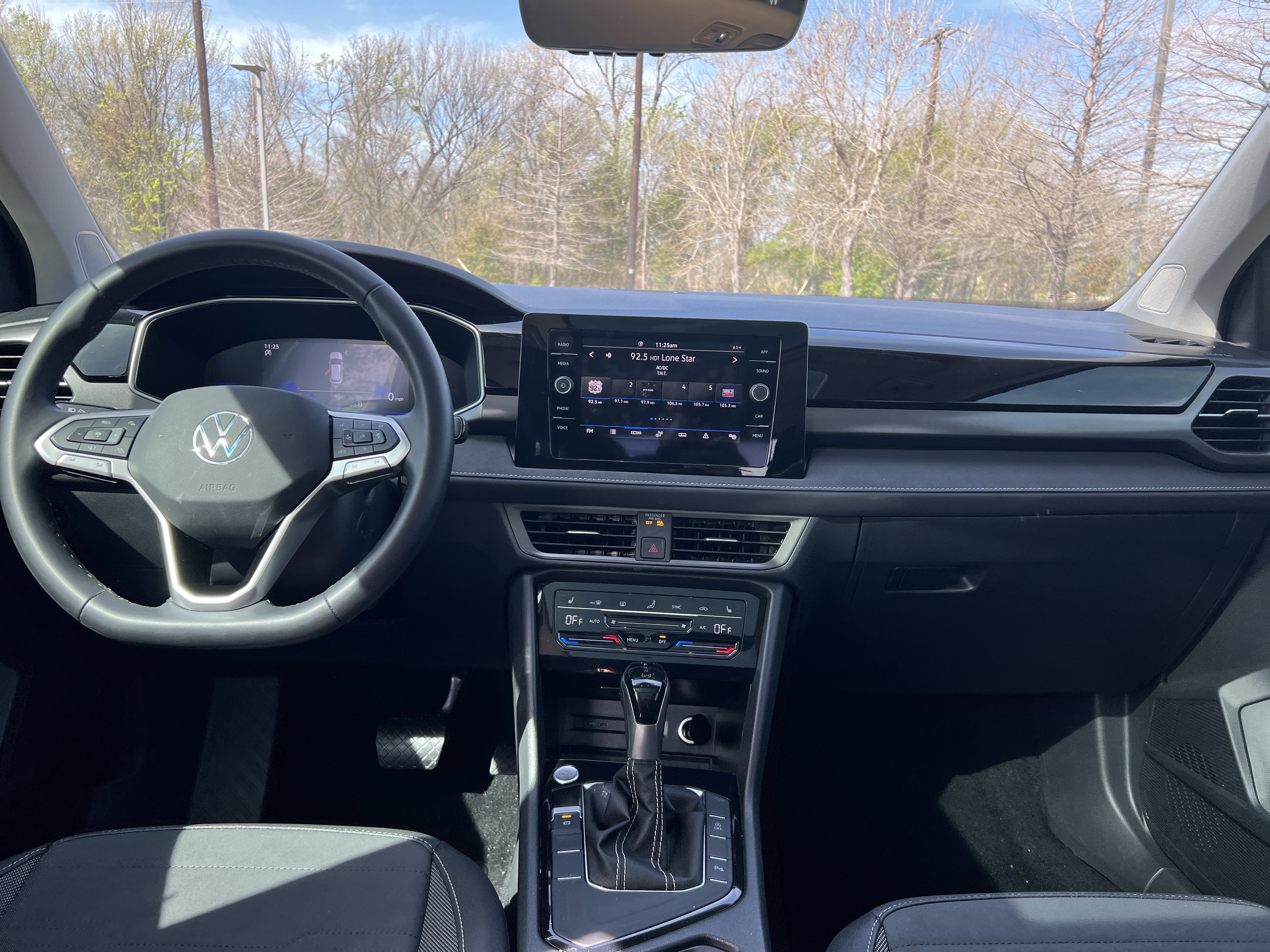 Certified 2025 Volkswagen Taos SE FWD image 27