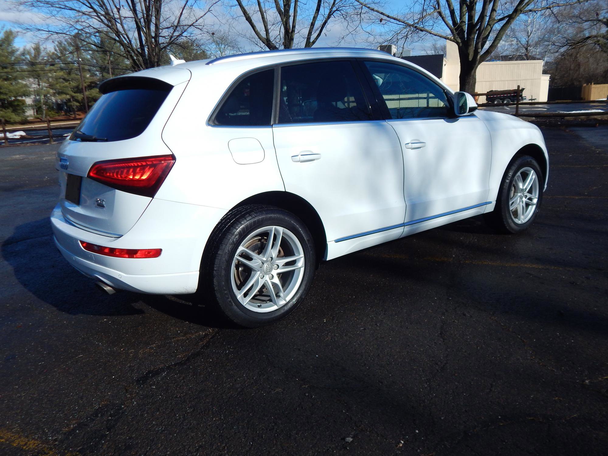 Used 2017 Audi Q5 2.0T Premium Plus w/ Technology Package image 3