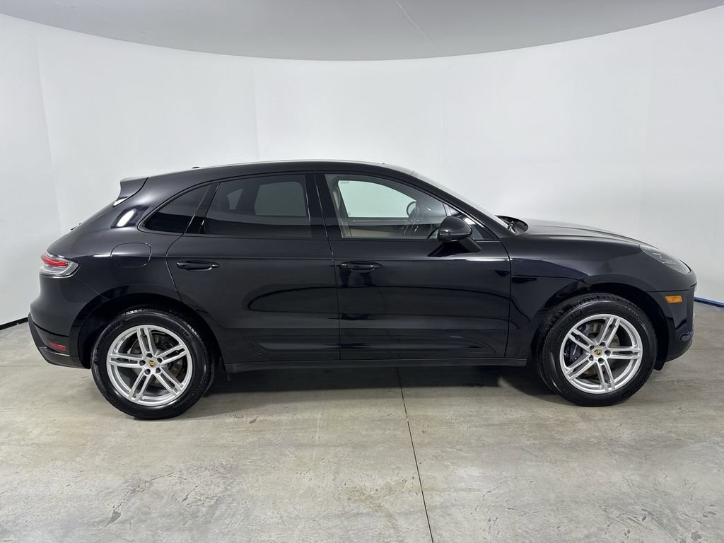 Certified 2024 Porsche Macan image 8