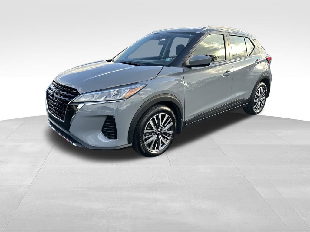 Used 2023 Nissan Kicks SV image 3