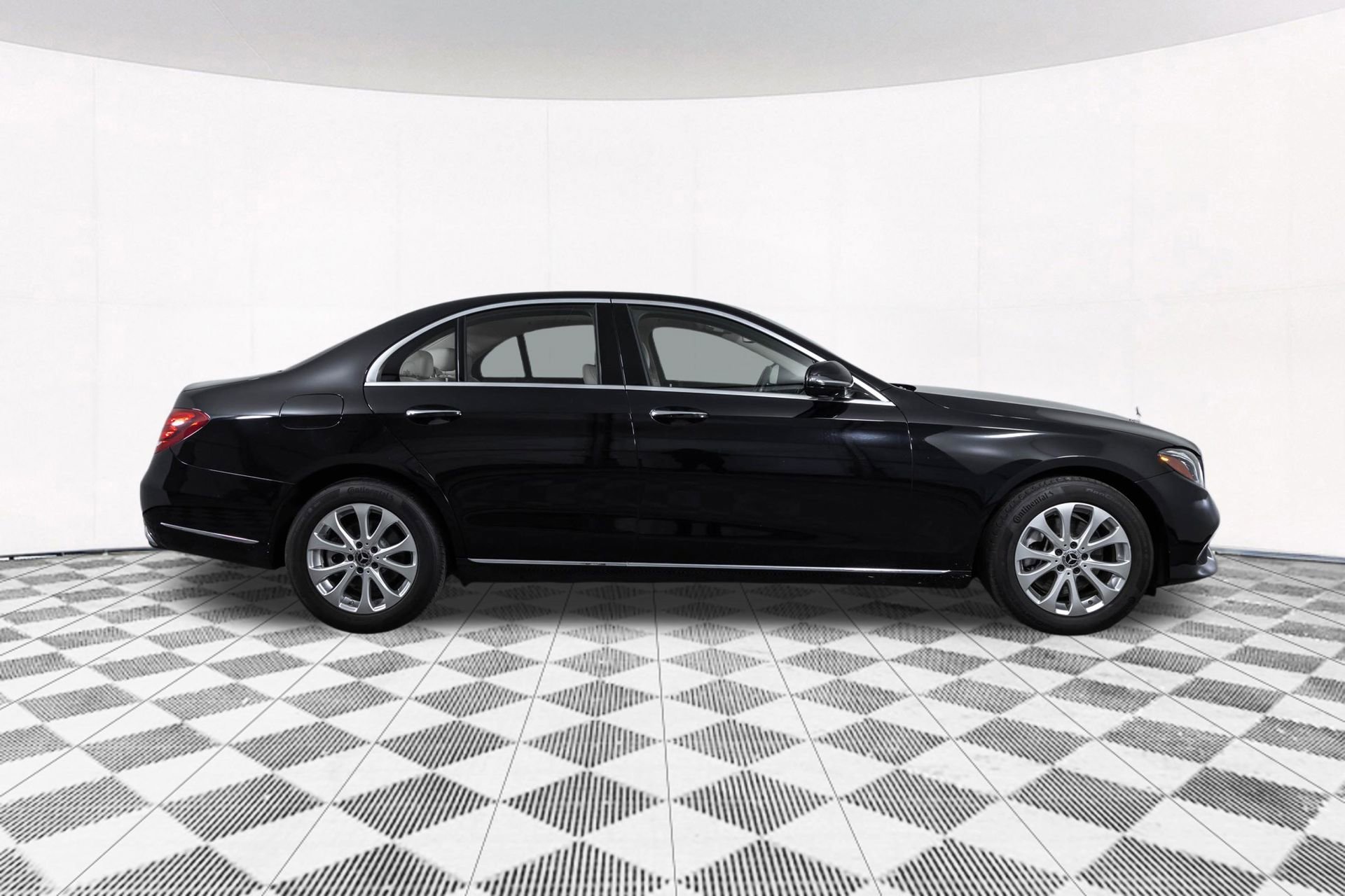 Used 2019 Mercedes-Benz E 300 4MATIC w/ Premium 1 Package image 22