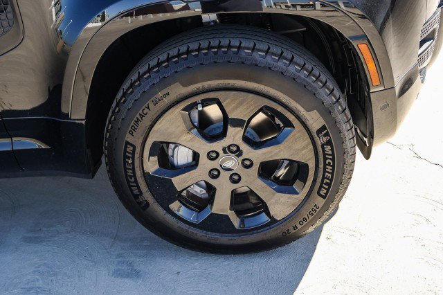 Certified 2025 Land Rover Defender 90 X-Dynamic SE AWD/4WD image 9