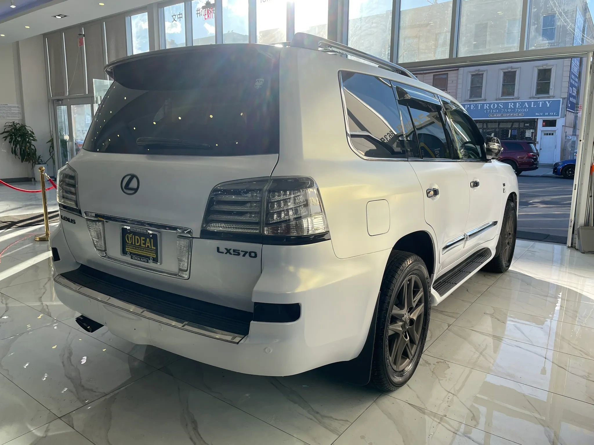 Used 2013 Lexus LX 570 4WD w/ Luxury Pkg image 7