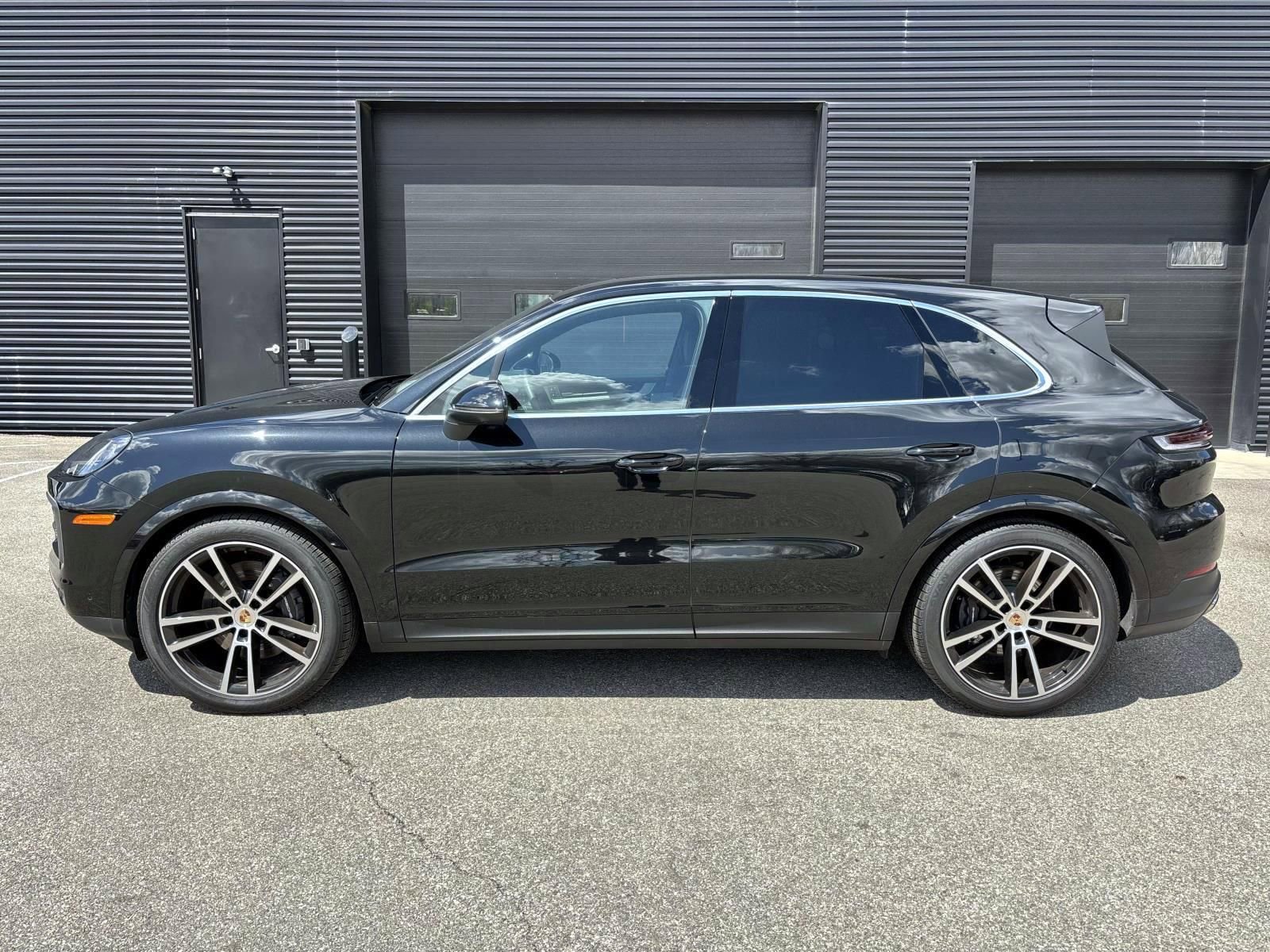 Used 2025 Porsche Cayenne AWD/4WD image 2
