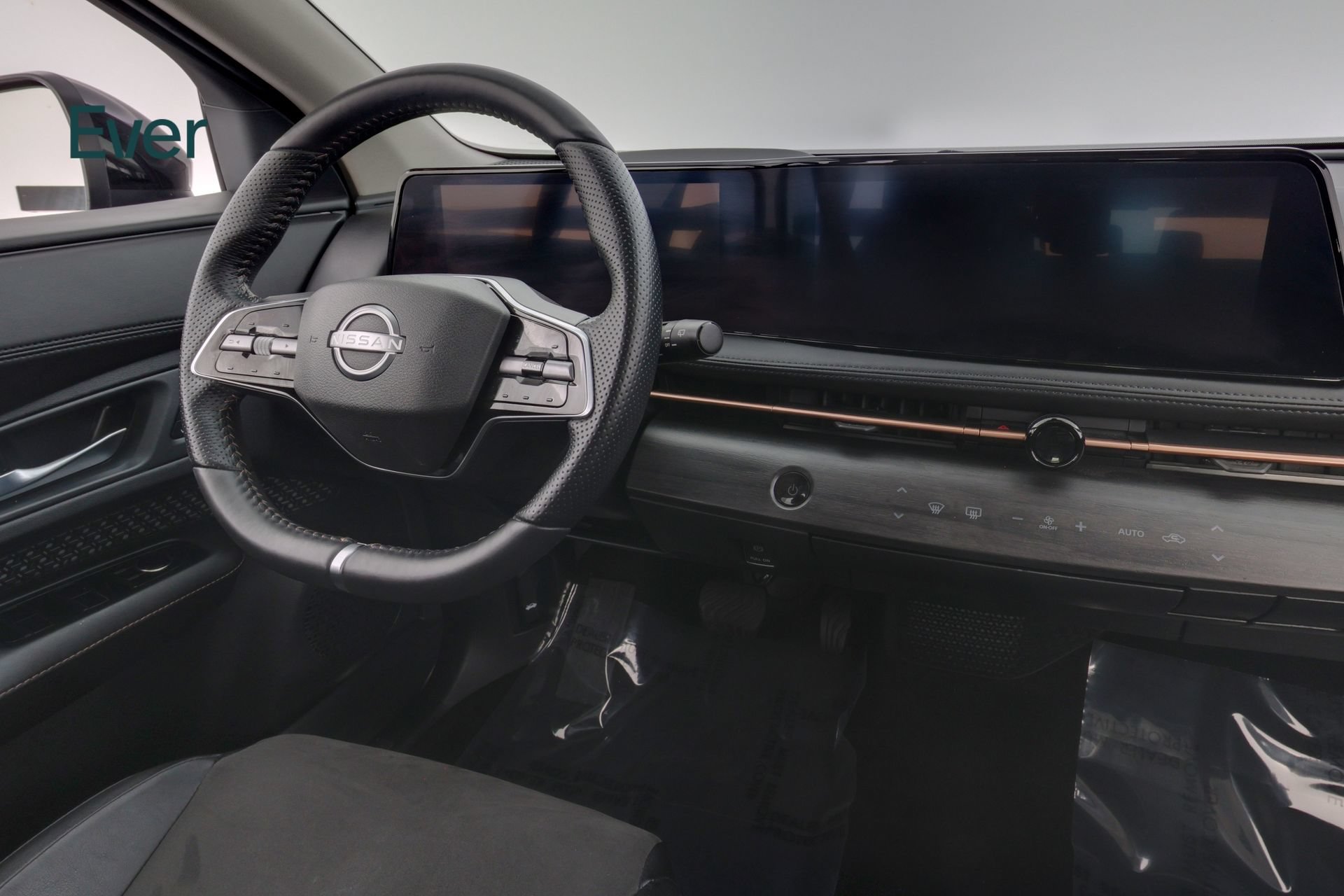 Used 2024 Nissan Ariya AWD image 25