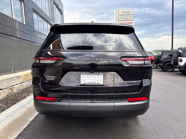 Used 2023 Jeep Grand Cherokee L Limited w/ Black Appearance Package AWD/4WD image 4