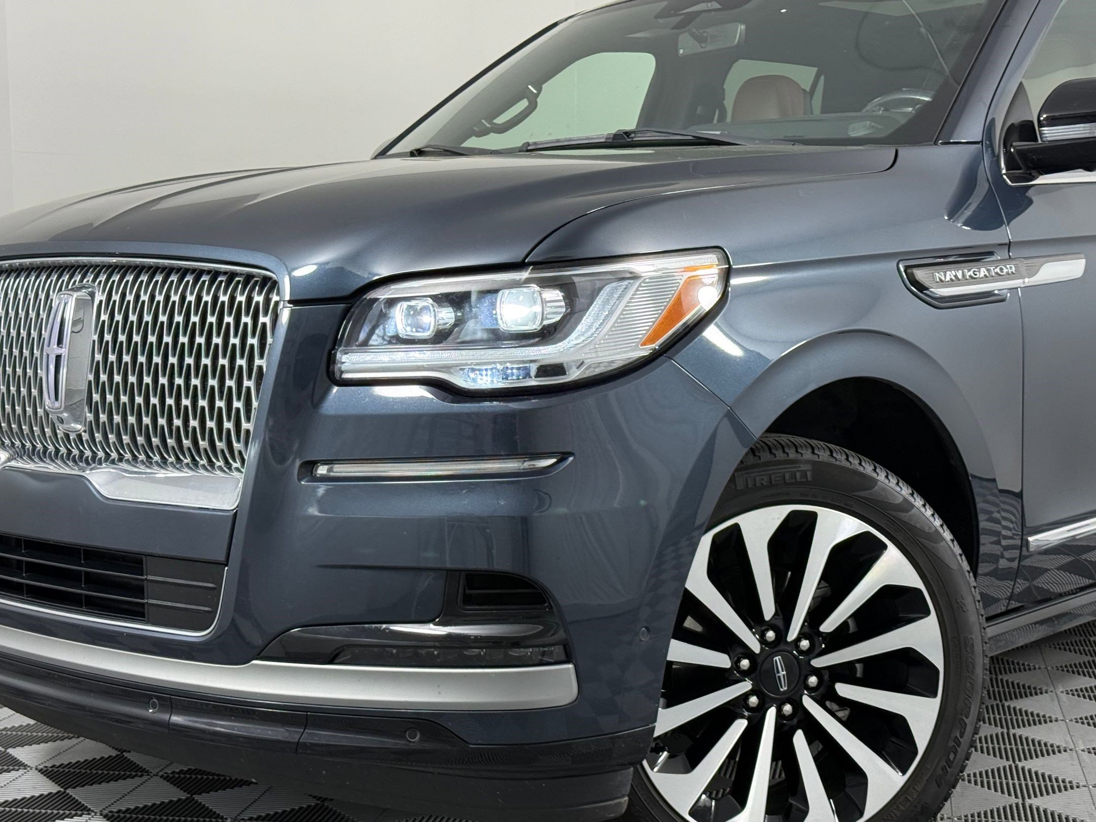Used 2024 Lincoln Navigator Reserve image 11