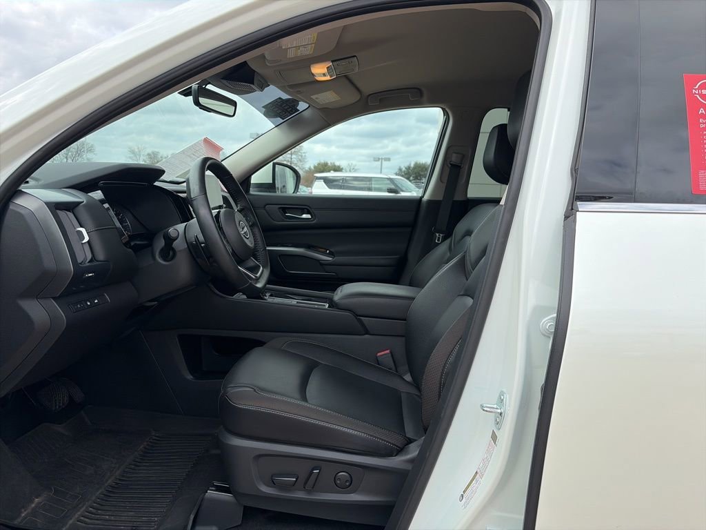 Certified 2024 Nissan Pathfinder SL image 7