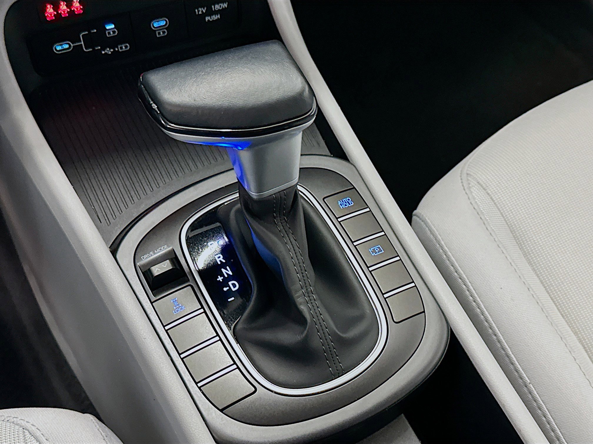 Used 2025 Hyundai Kona SEL image 24