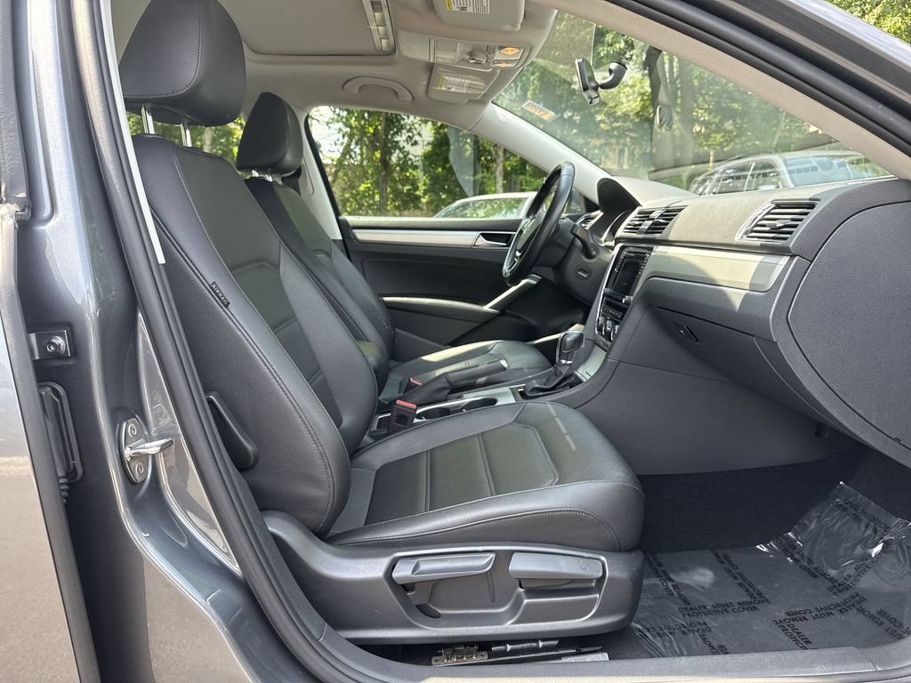 Used 2019 Volkswagen Passat 2.0T Wolfsburg w/ Wheels & Sunroof Package FWD image 26