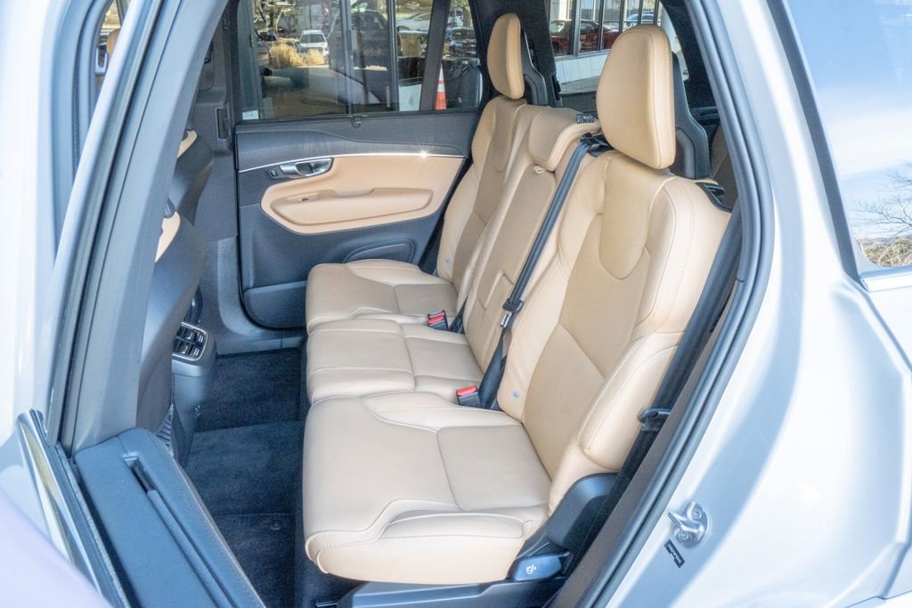 Used 2023 Volvo XC90 B6 Ultimate image 17