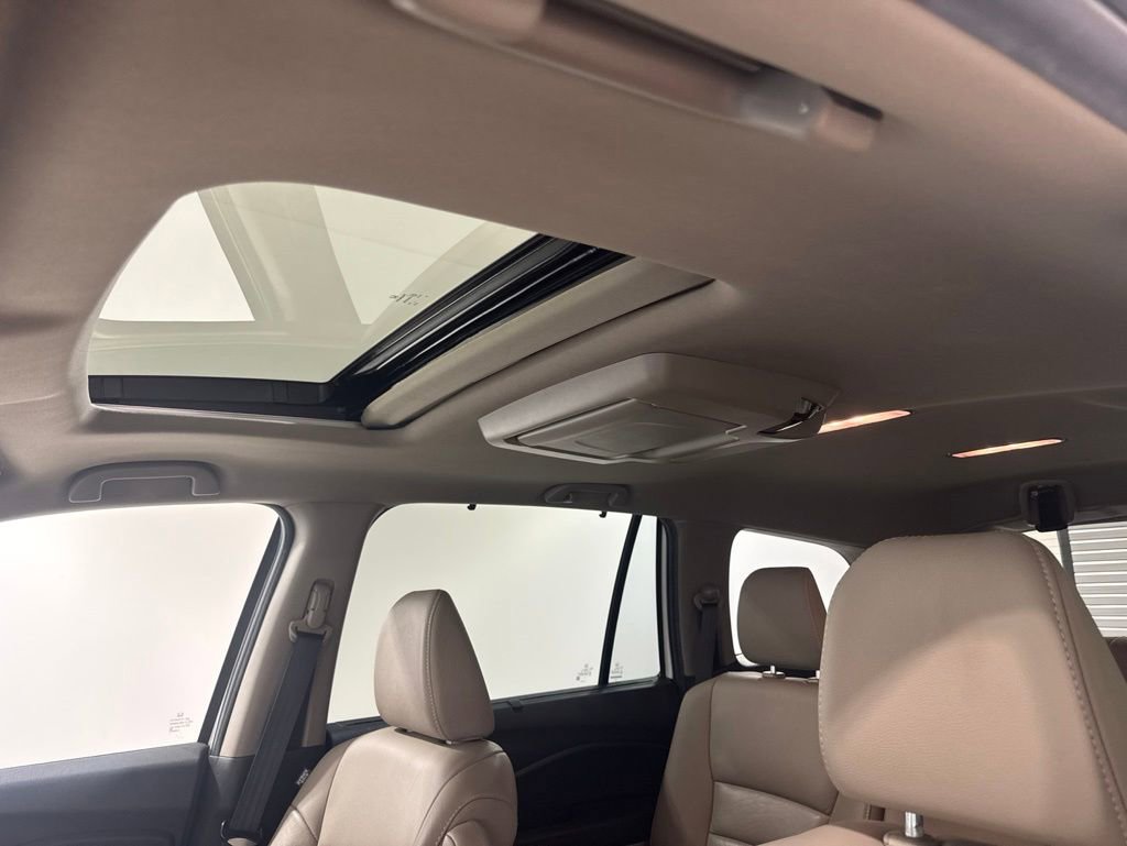 Used 2019 Honda Pilot Touring image 16