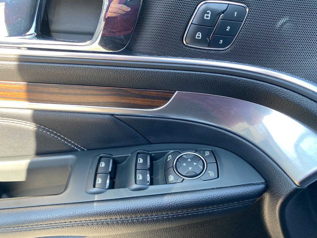 Used 2018 Ford Explorer Limited AWD/4WD image 12