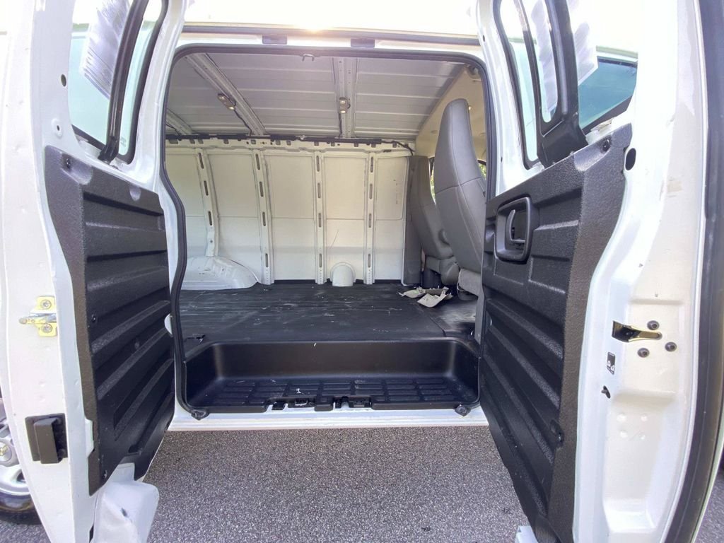 Used 2021 Chevrolet Express 2500 w/ Driver Convenience Package RWD image 14