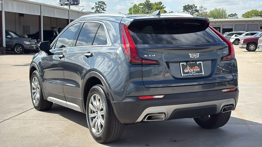 Used 2021 Cadillac XT4 Premium Luxury image 3