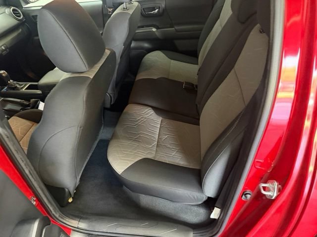 Used 2022 Toyota Tacoma TRD Sport AWD/4WD image 32