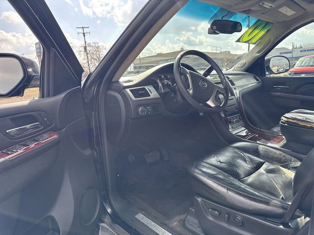 Used 2010 Cadillac Escalade Luxury image 12