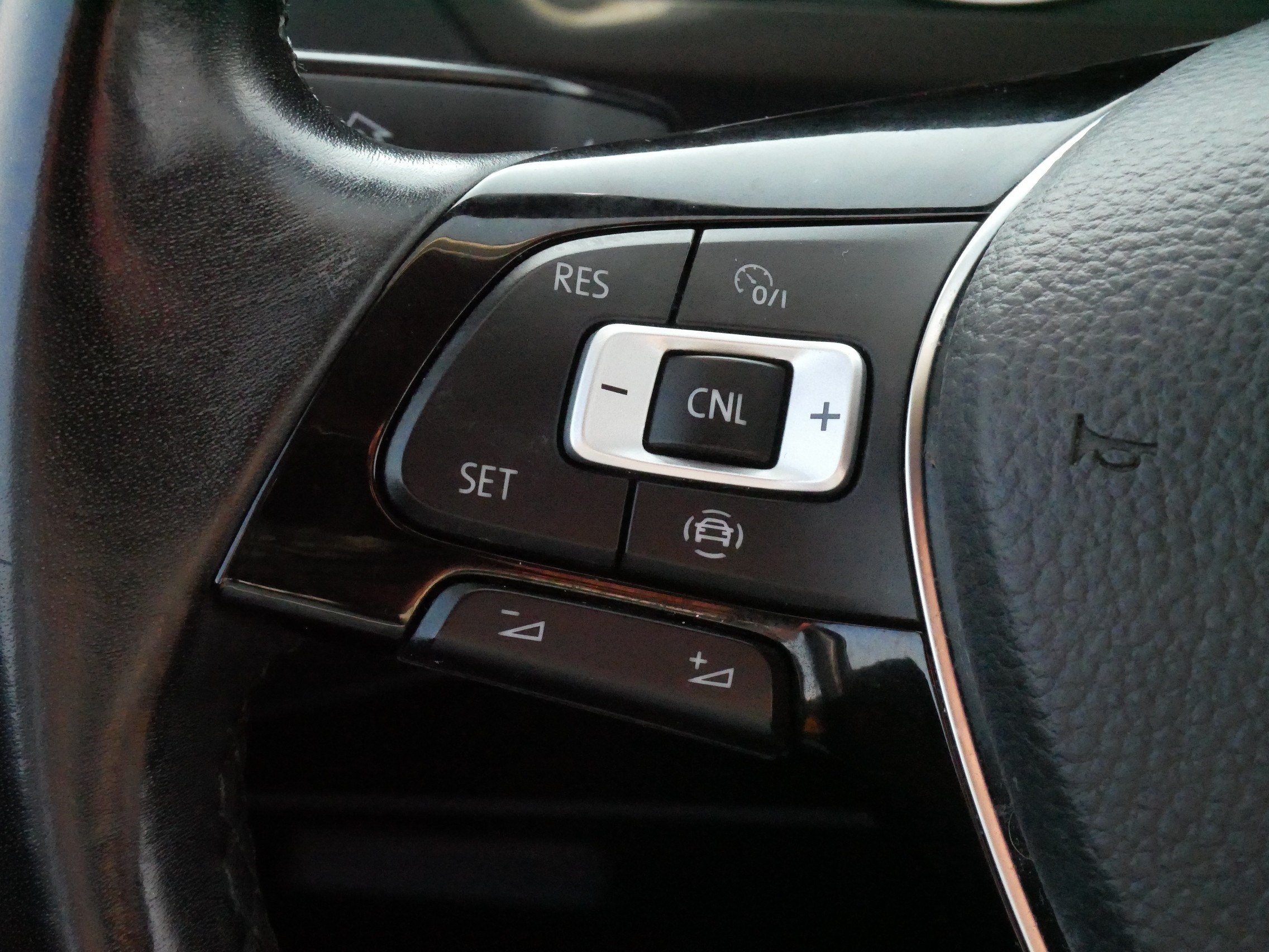 Used 2019 Volkswagen Tiguan SE w/ 3rd Row Seat Package AWD/4WD image 26