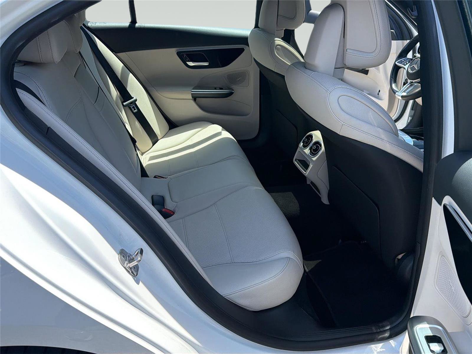 Used 2025 Mercedes-Benz C 300 4MATIC Sedan image 25