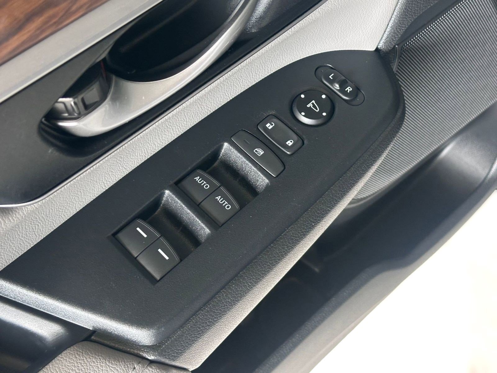 Used 2019 Honda CR-V Touring image 11