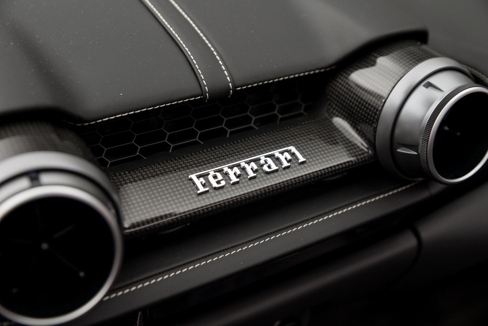 Used 2022 Ferrari 812 GTS RWD image 32