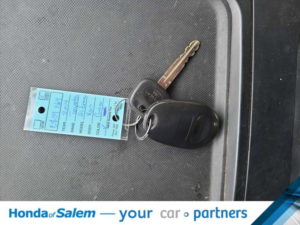 Used 2014 Toyota Sienna XLE image 20