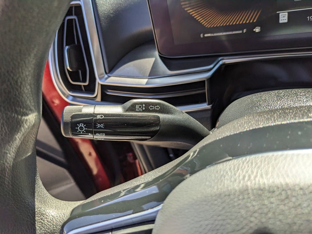 Certified 2025 Kia Sorento LX FWD image 32
