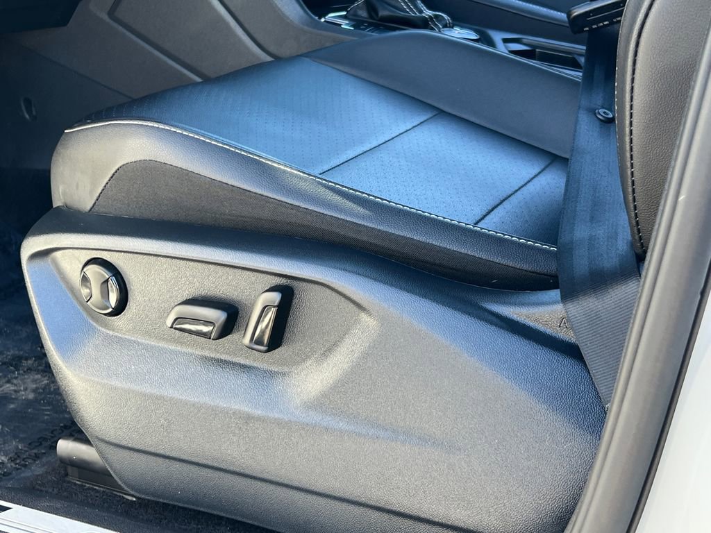 Used 2021 Volkswagen Tiguan SE R-Line image 22