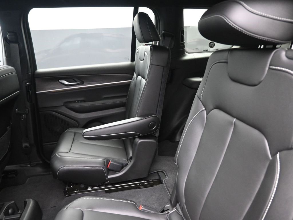 New 2025 Jeep Grand Cherokee L Limited w/ Black Appearance Package image 12
