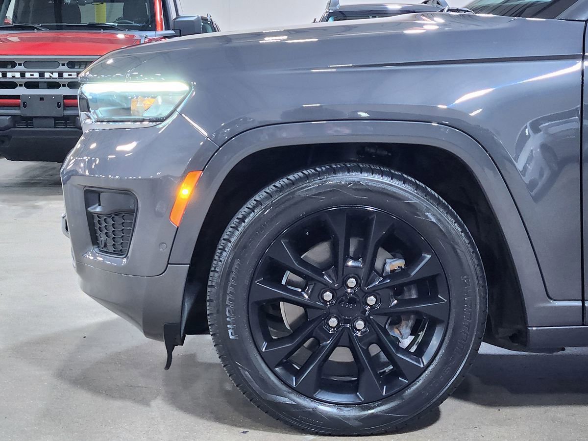 Used 2022 Jeep Grand Cherokee L Overland w/ Luxury Tech Group IV AWD/4WD image 5