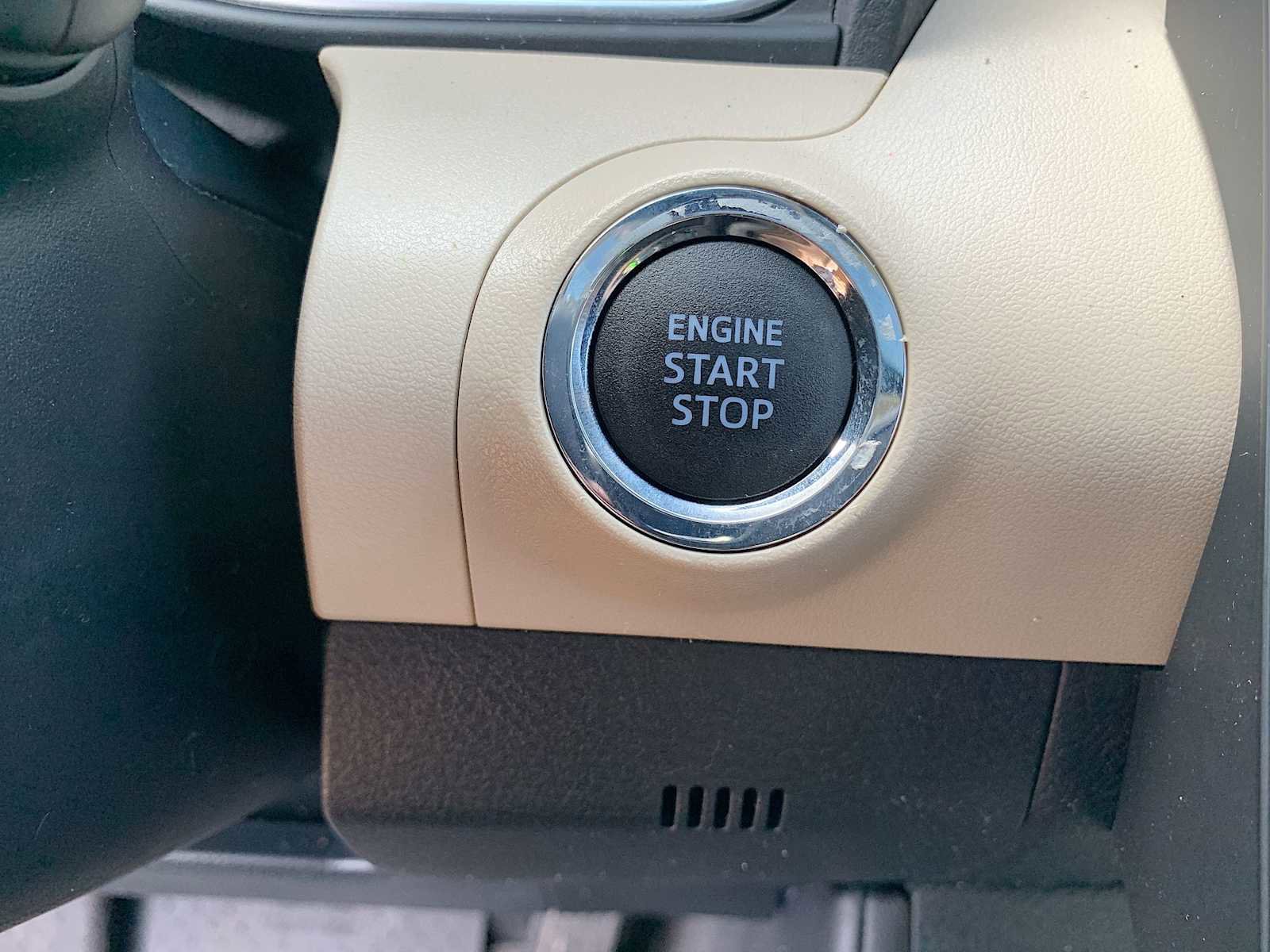 Used 2021 Toyota Avalon XLE w/ Moonroof Package image 16