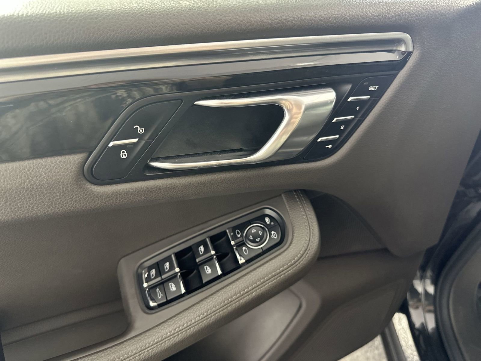 Used 2017 Porsche Macan S image 13