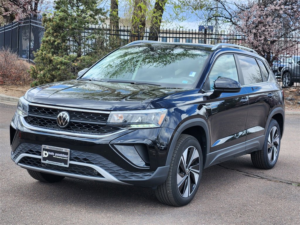 New 2024 Volkswagen Taos SE image 7