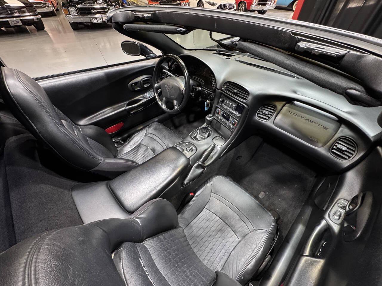 Used 2004 Chevrolet Corvette Coupe w/ Roof Package image 2